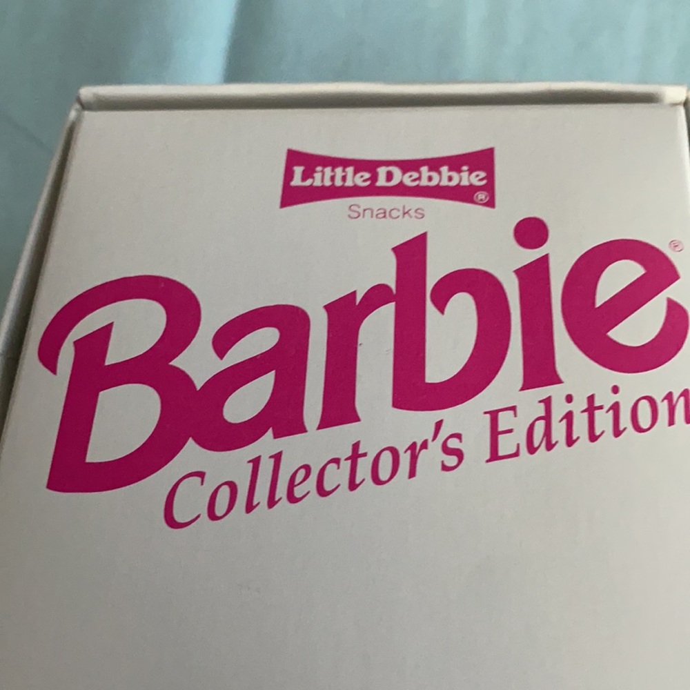 1992 Barbie as “Little Debbie” Collector’s Edition - Picture 2 of 10